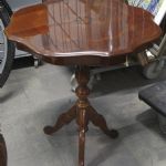 624 1040 LAMP TABLE